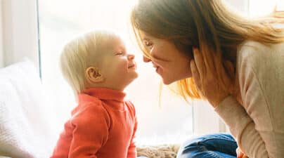 image nourrice et bébé