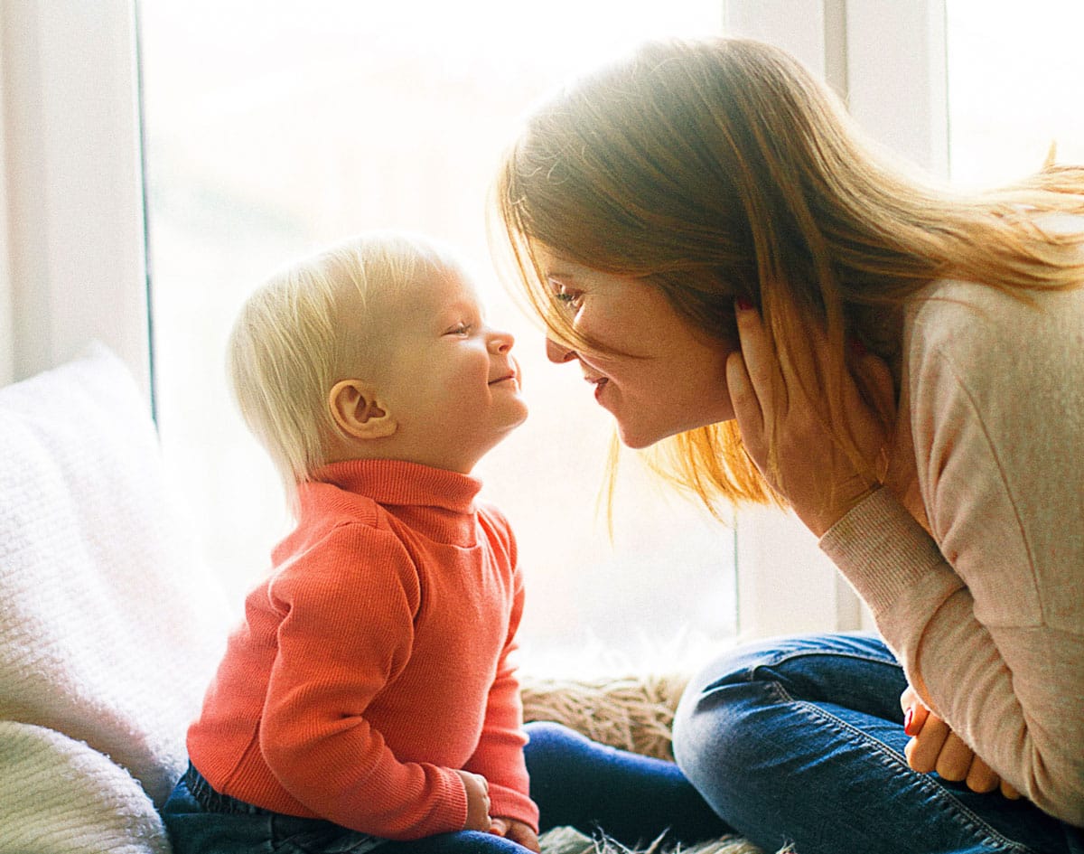 image nourrice et bébé